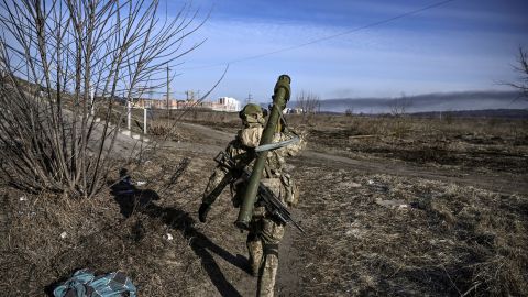 Moscú está utilizando tropas transferidas desde Abjasia, una de las autoproclamadas repúblicas independientes en Georgia y cuya independencia reconoce Rusia.