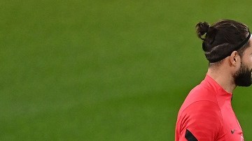 Héctor Herrera, aún es duda para el partido contra el Manchester City.