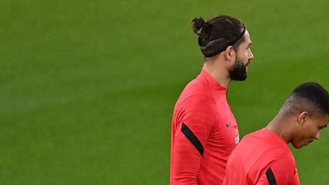 Héctor Herrera, aún es duda para el partido contra el Manchester City.