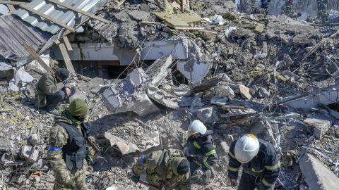 Mikolaiv se encuentra en la zona que da acceso a Ucrania al mar Negro, a medio camino entre la ciudad portuaria de Odesa y la de Jersón