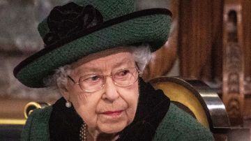 La reina Isabel II revela que quedó "muy cansada y agotada" tras haberse contagiado de COVID-19