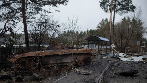 Rusos abandonan el área de Kiev