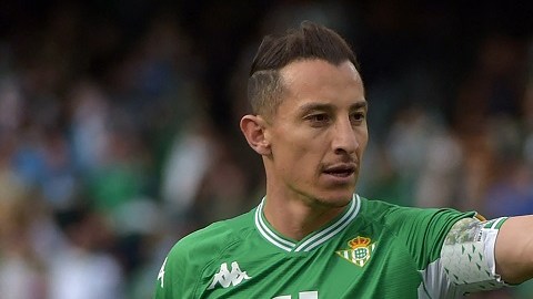 Andrés Guardado sigue manteniendo el nivel en el Betis.