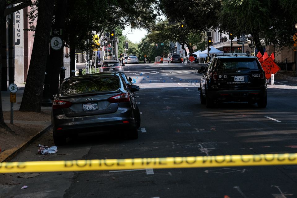 Arrestan A Un Tercer Sospechoso En El Tiroteo Que Dejó 6 Muertos En California La Opinión 8631