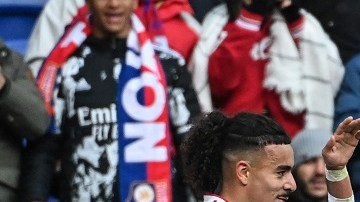 Teté celebra su primer gol en el debut con el Lyon tras salir del Shakhtar de Ucrania.