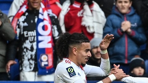 Teté celebra su primer gol en el debut con el Lyon tras salir del Shakhtar de Ucrania.