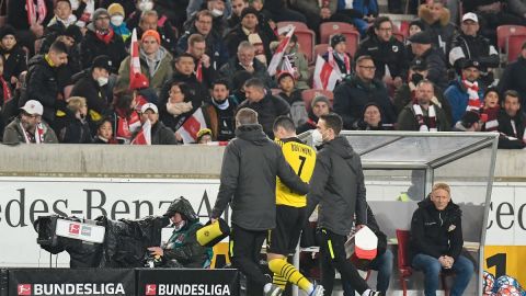 El mediocampista se tuvo que retirar de campo en medio de las lágrimas el pasado viernes frente a Stuttgart.
