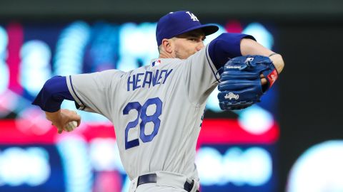 El abridor Andrew Heaney hizo su debut con los Dodgers sin aceptar carrera limpia.