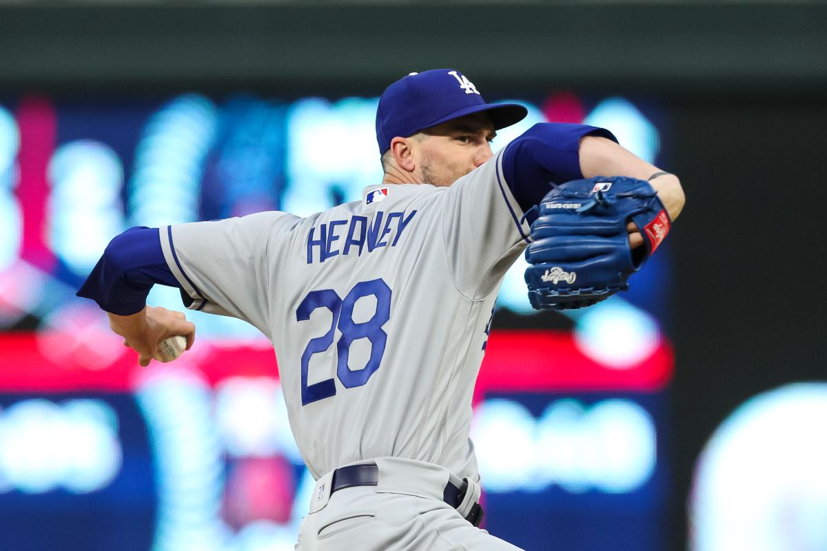El abridor Andrew Heaney hizo su debut con los Dodgers sin aceptar carrera limpia. 