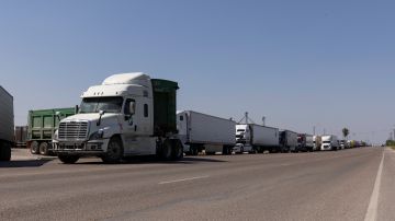 Congestión de camiones en la frontera de Texas
