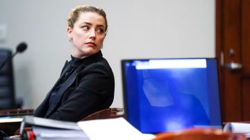 Amber Heard en el juicio con difamación contra su ex esposo Johnny Depp.