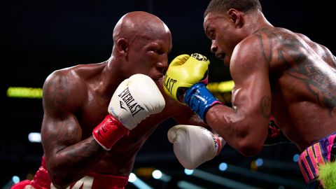 Errol Spence Jr. dominó a Yordenis Ugás en el estadio de los Dallas Cowboys.