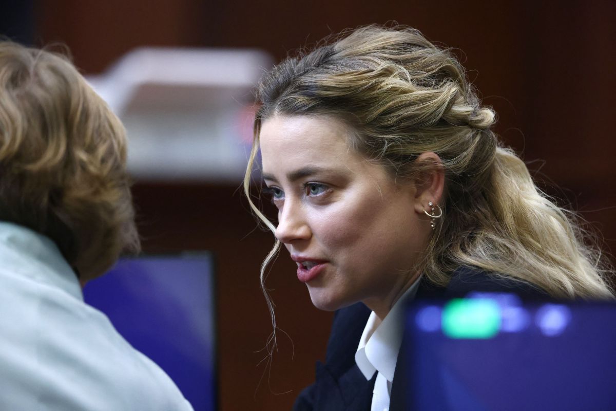 Amber Heard en el juicio de difamación en su contra en Fairfax, Virginia.