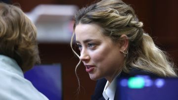 Amber Heard en el juicio de difamación en su contra en Fairfax, Virginia.