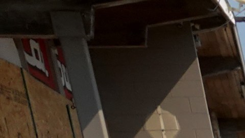 Imagen de referencia de un auto vandalizado.