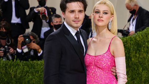 Brooklyn Beckham y Nicola Peltz en la Met Gala 2021.