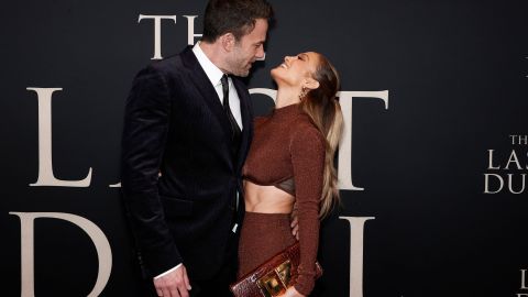 Jennifer López y Ben Affleck en el estreno de "The Last Duel" en Nueva York.