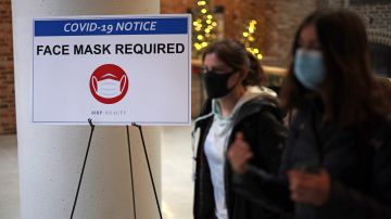 Filadelfia vuelve a imponer mascarilla en interiores tras aumento de contagios por COVID