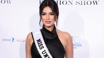 Miss Universo 2021 Haznaaz Sadhu en el sexto desfile anual de Blue Jacket