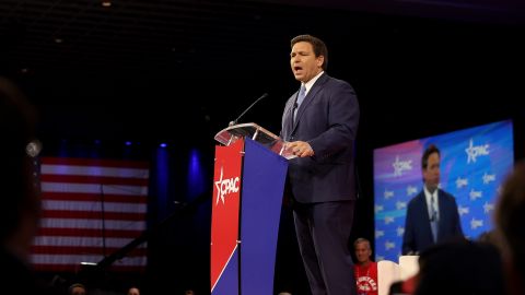 El gobernador de Florida, Ron DeSantis, mantiene apoyo en su partido.