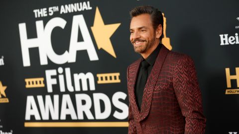 Eugenio Derbez en los HCA Film Awards.