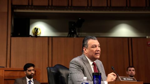 El senador Alex Padilla preside el subcomité de Inmigración, Ciudadanía y Seguridad Fronteriza.