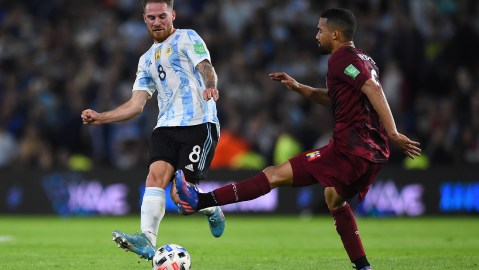 El argentino habló como fue jugar con Messi.