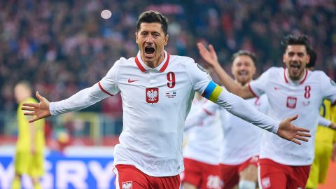 Robert Lewandowski fue la máxima figura en el partido de repechaje frente a Suecia.