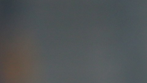 La juez de línea recibió un cabezazo al final del partido.