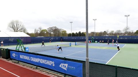 En un torneo juvenil de tenis hubo un inconveniente que terminó en una pelea.