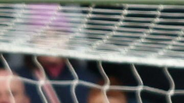 Heung-Min Son anota un gol a Emiliano "Dibu" Martínez.