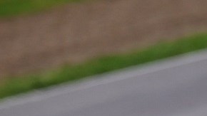 El mexicano Sergio Pérez con su monoplaza en las prácticas del GP de Imola.