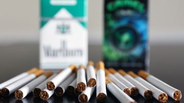 FDA lanza propuesta de prohibición de cigarros con mentol y otros sabores