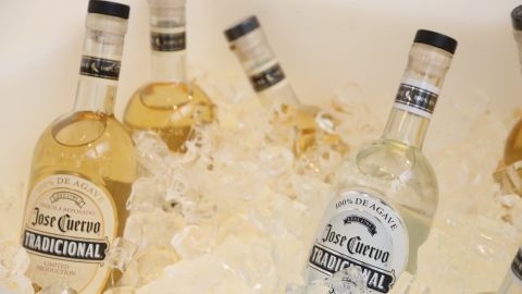 Escándalo en Michigan, descubren a alumno de preescolar con botella de tequila; la compartió con otros niños