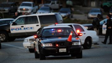 Policía en Irvine descubre cuerpos en estado de descomposición en residencia, sospechan caso de asesinato-suicidio