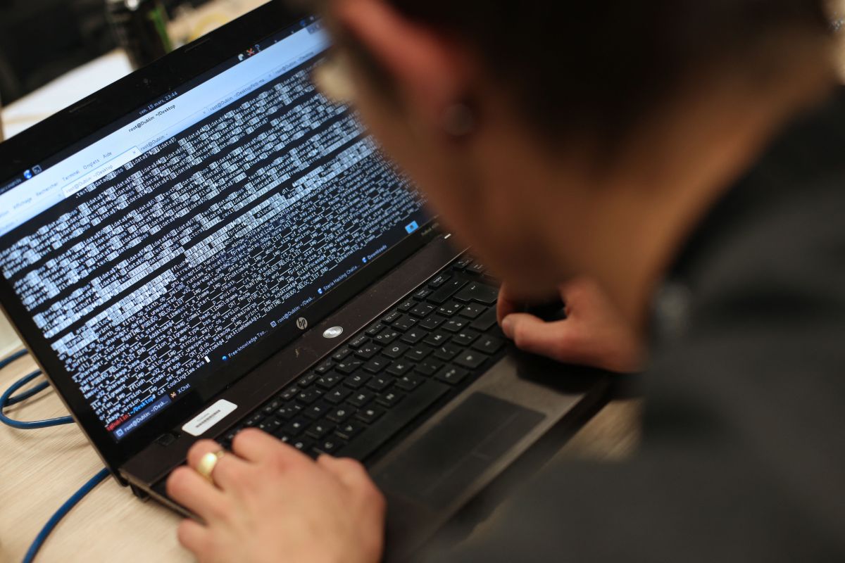 Al explotar las vulnerabilidades los hackers tienen acces o a los equipos de sus víctimas de manera remota