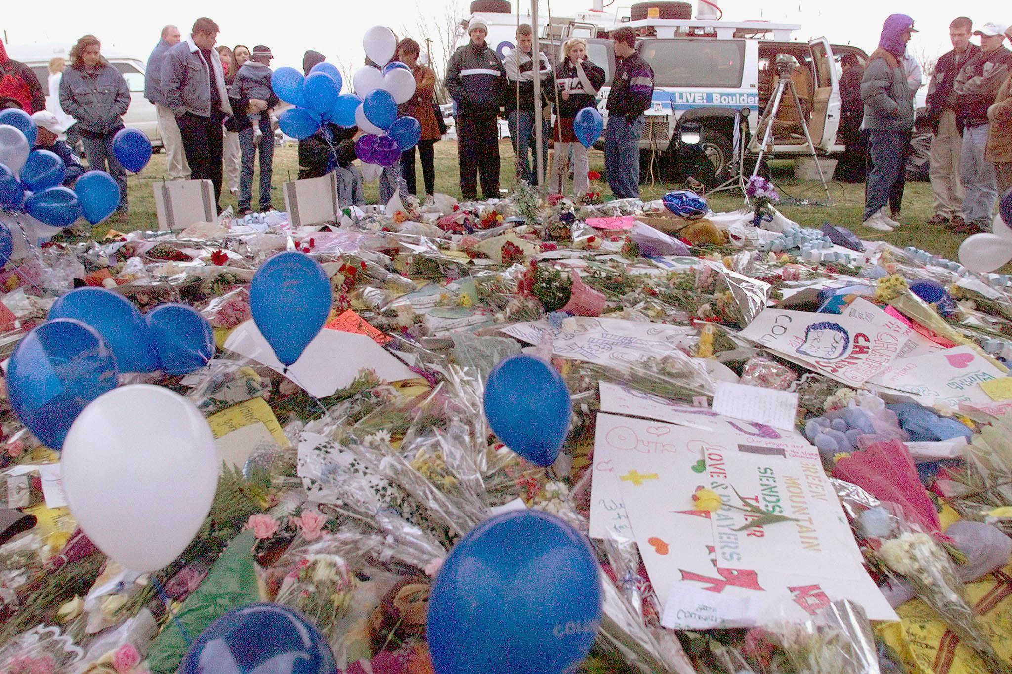 1999: Masacre en la escuela secundaria de Columbine - La Opinión