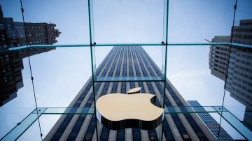 Apple Inc es una empresa informática estadounidense, fuertemente ligada a su cofundador Steve Jobs . Es mejor conocido por sus productos innovadores, incluidos Apple I y II, Macintosh, iPod, iPhone y iPad.