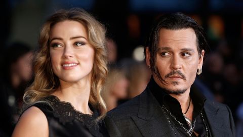 Amber Heard y Johnny Depp en una proyección de "Black Mass".