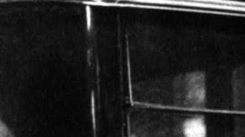 Henry Ford murió a la edad de 83 años de una hemorragia cerebral en un entorno similar al que vivió por primera vez como hijo pobre de un inmigrante irlandés.