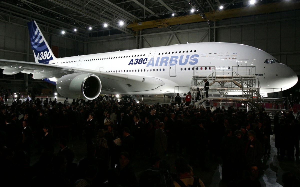 El Primer Vuelo Del Avión Más Grande Del Mundo Airbus A380 La Opinión