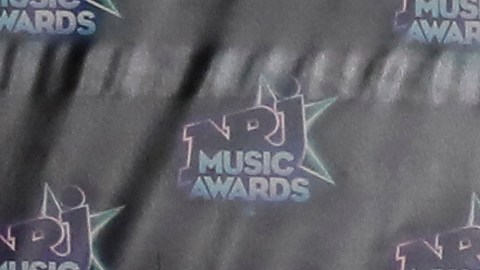 Tini Stoessel en la alfombra roja de los NRJ Music Awards 2016.