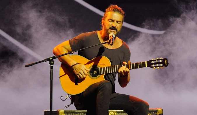 Ricardo Arjona | Sergi Alexander/Getty Images.