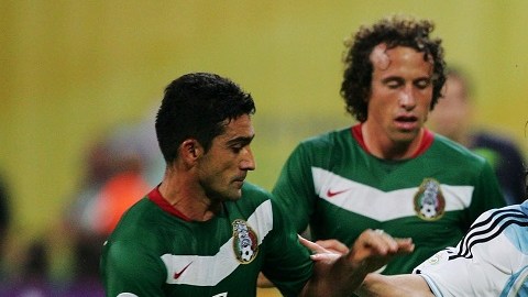 Zinha, Gerardo Torradoy Gonzalo Pineda marcando a Lionel Messi en 2006.