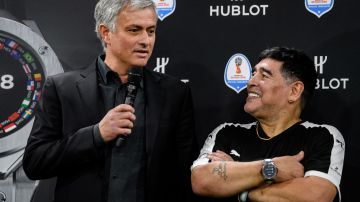 José Mourinho y Diego Armando Maradona.