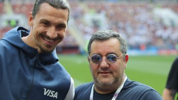 Raiola, quien es considerado uno de los mejores representantes del mundo, posando junto a uno de sus clientes, Zlatan Ibrahimovic.