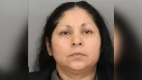 Hispana de California acusada de secuestro de bebé estaba "obsesionada" con el niño después de conocer a su abuela en la iglesia