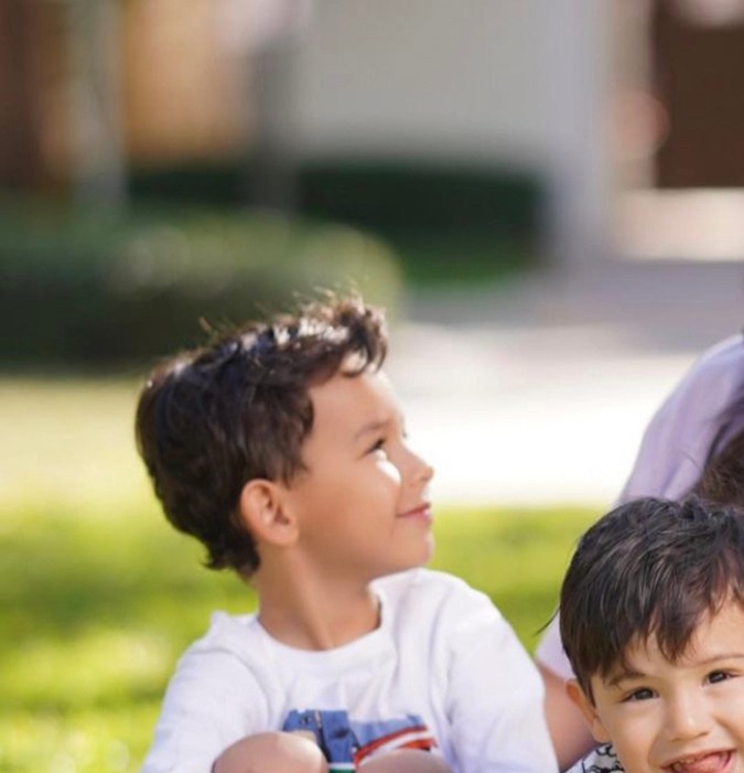 Ana Jurka junto a sus hijo Seth y Noahs