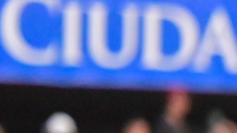 La afición llevó la violencia de las gradas a la cancha en La Corregidora.