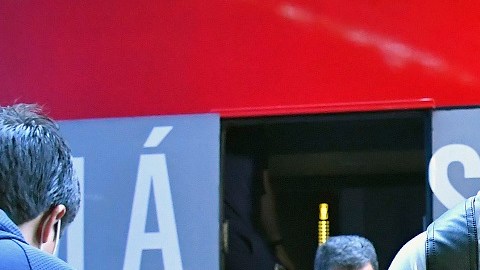 Las Chivas emprendieron su viaje en autobús hasta Toluca.